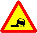 Biển Lề đường nguy hiểm